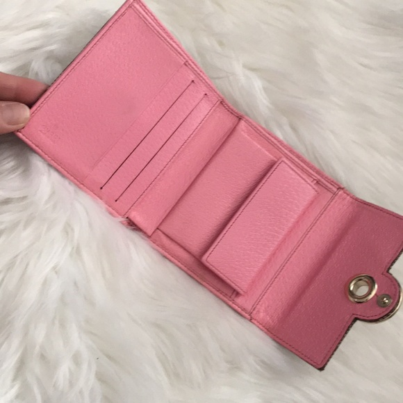 Auth Gucci hook gg  monogram wallet pink inside - Picture 2 of 7